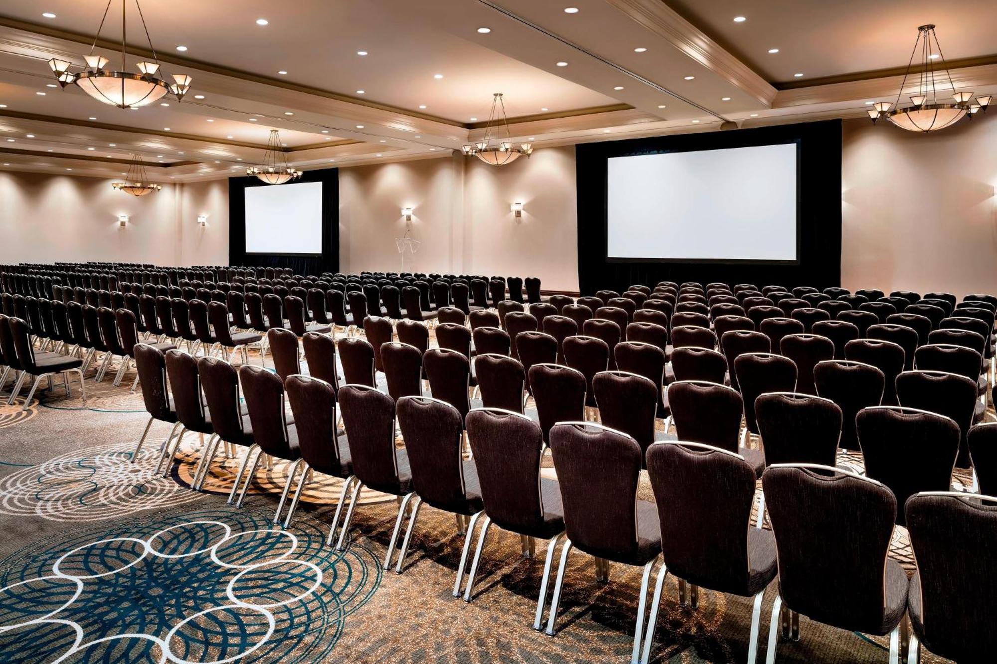 Sheraton Toronto Airport Hotel & Conference Centre Exterior photo