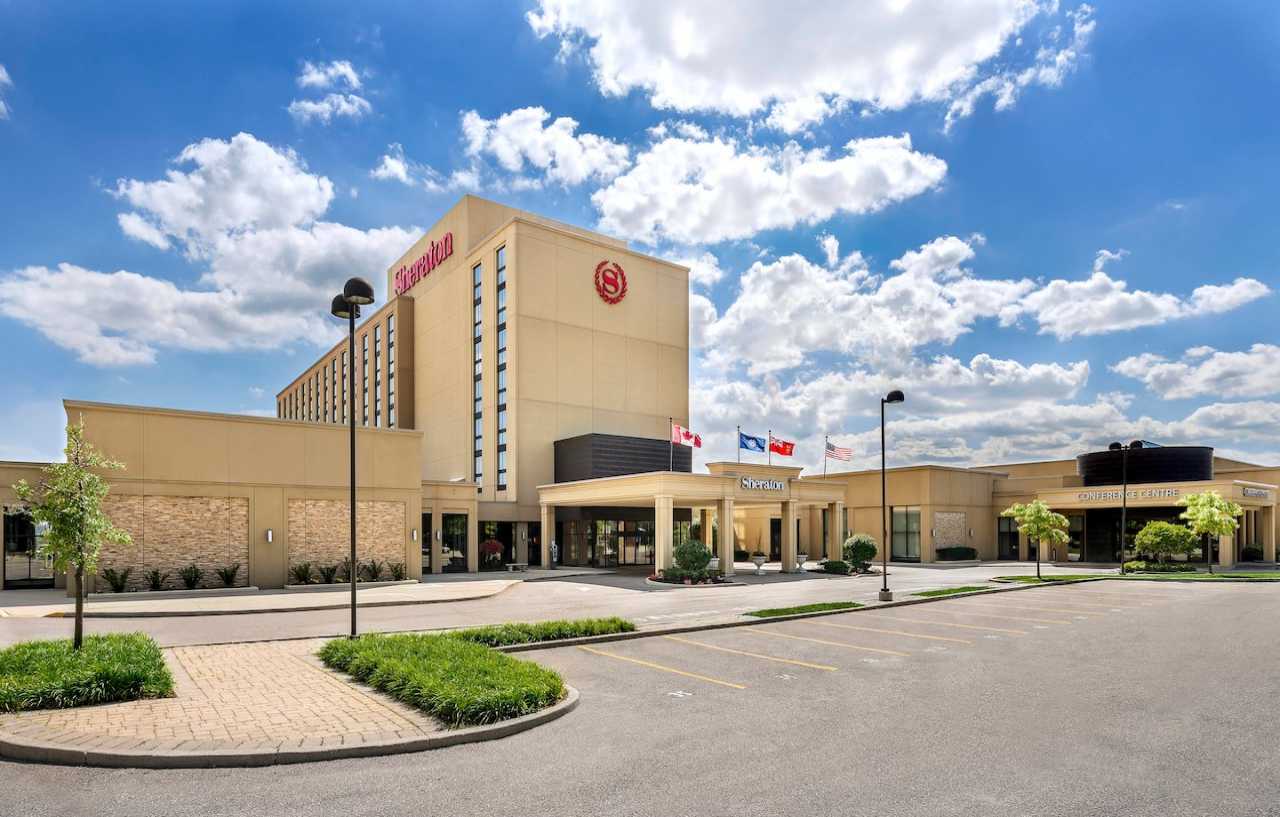 Sheraton Toronto Airport Hotel & Conference Centre Exterior photo